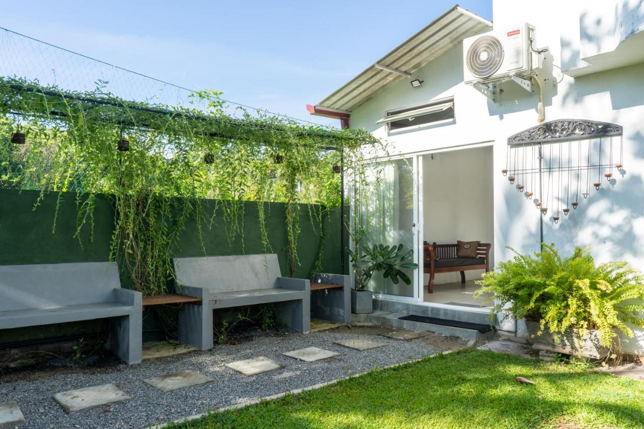 Villa Sarakkuwa Pamunugama Экстерьер фото